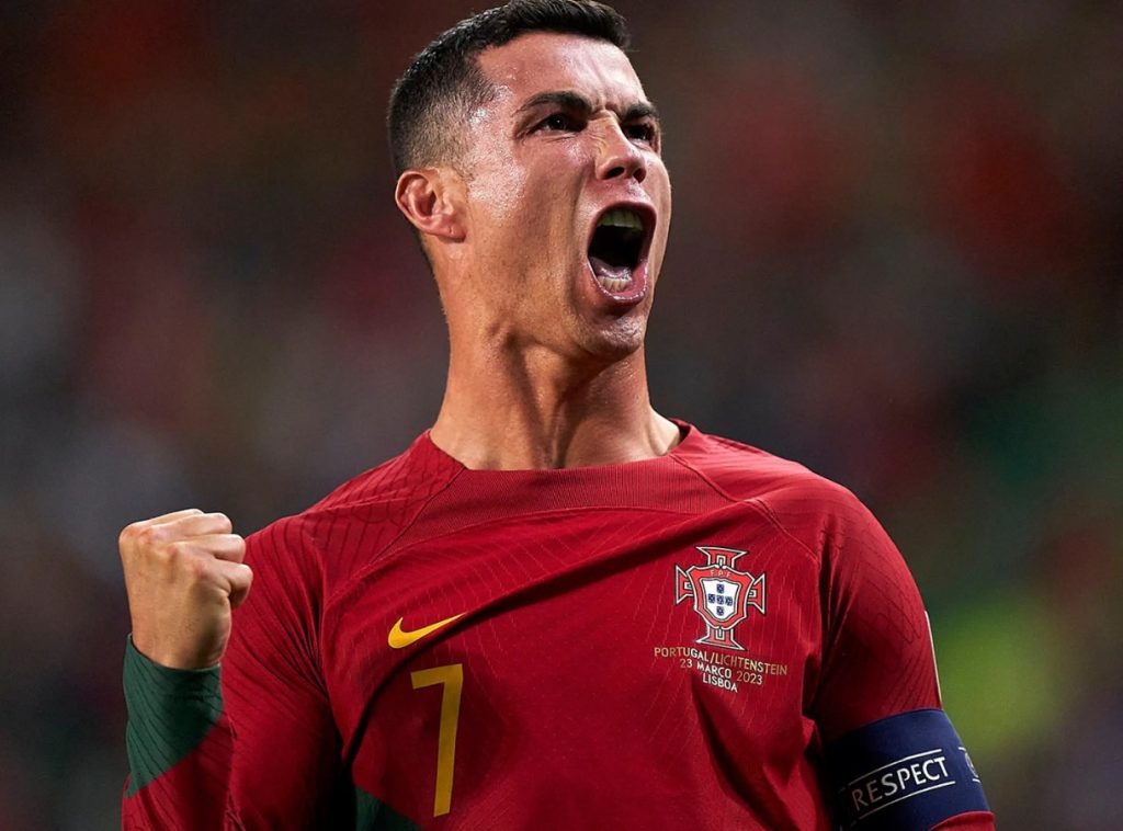 Ronaldo là ngôi sao bóng đá 5 lần nhận Quả bóng vàng.